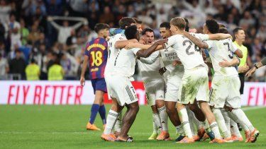 Jugadores del Real Madrid celebran luego de concretar una victoria ante el Barcelona, el 26 de octubre de 2025.