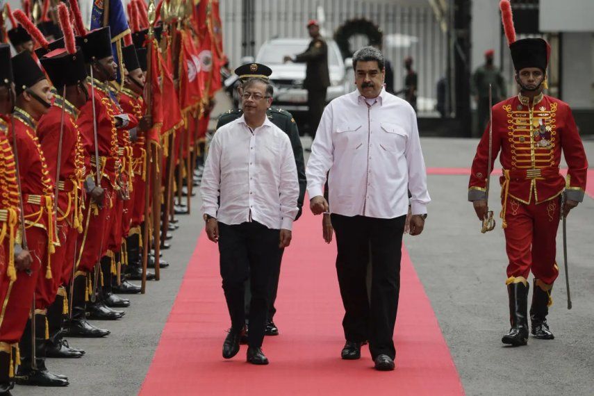 Nicolás Maduro y Gustavo Petro durante su visita a Caracas, Venezuela.