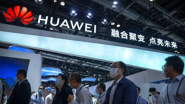 Imagen que muestra el logo del gigante de las comunicaciones chinas Huawei durante un evento de tecnología en Shangai.