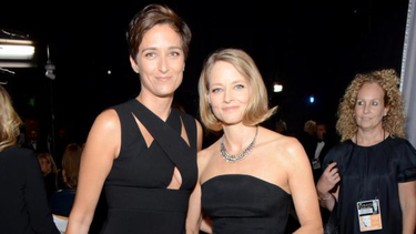 Alexandra y Jodie han estado casadas desde abril de este año y ya se les ve con más frecuencia juntas en los eventos a los que asiste la ganadora de dos Oscars. (AP)