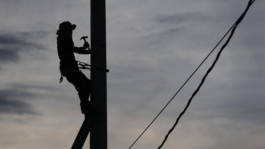 Unos 374.000 hogares y negocios se quedaron sin energía eléctrica a partir de mediados de la tarde de este domingo.