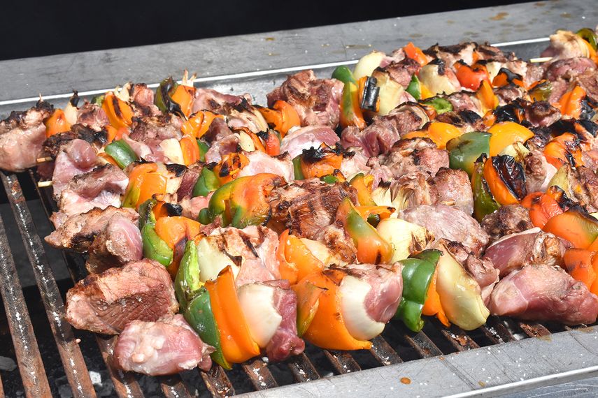 El tradicional evento de Carnaval on the Mile 2024 se lleva a cabo en Coral Gables el 2 y 3 de marzo para ofrecer diversas actividades culturales y recreativas a la comunidad de Miami.