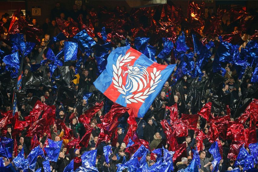 Hinchas de Crystal Palace previo al partido contra Everton por la Liga Premier, el domingo 12 de diciembre de 2021 antes del ingreso de jugadores al campo&nbsp;