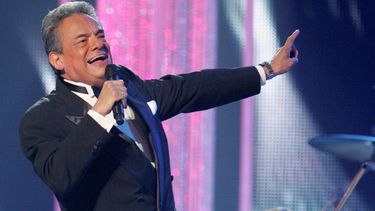 En esta fotografía de archivo del 28 de abril de 2011 José José durante una presentación en los Latin Billboard Awards, en Coral Gables, Florida. El cantante falleció el sábado 28 de septiembre de 2019 confirmó la Asociación Nacional de Intérpretes. Tenía 71 años.