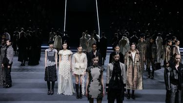 Modelos presentan creaciones de Dior para la colección de prêt-à-porter de mujer otoño-invierno 2025/2026 en el marco de la Semana de la Moda de París, en París, el 4 de marzo de 2025.