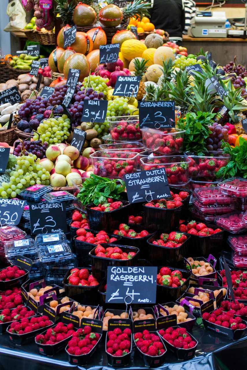 Variedad de frutas en un mercado.&nbsp;