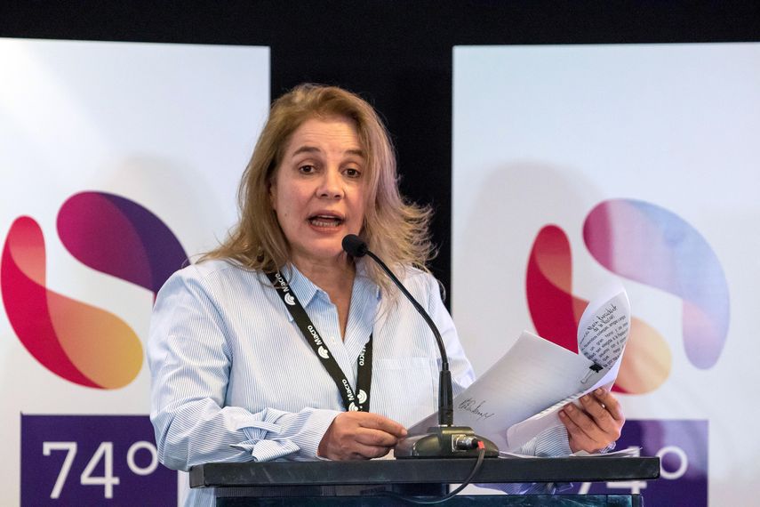 María Elvira Domínguez, presidenta de la Sociedad Interamericana de Prensa.