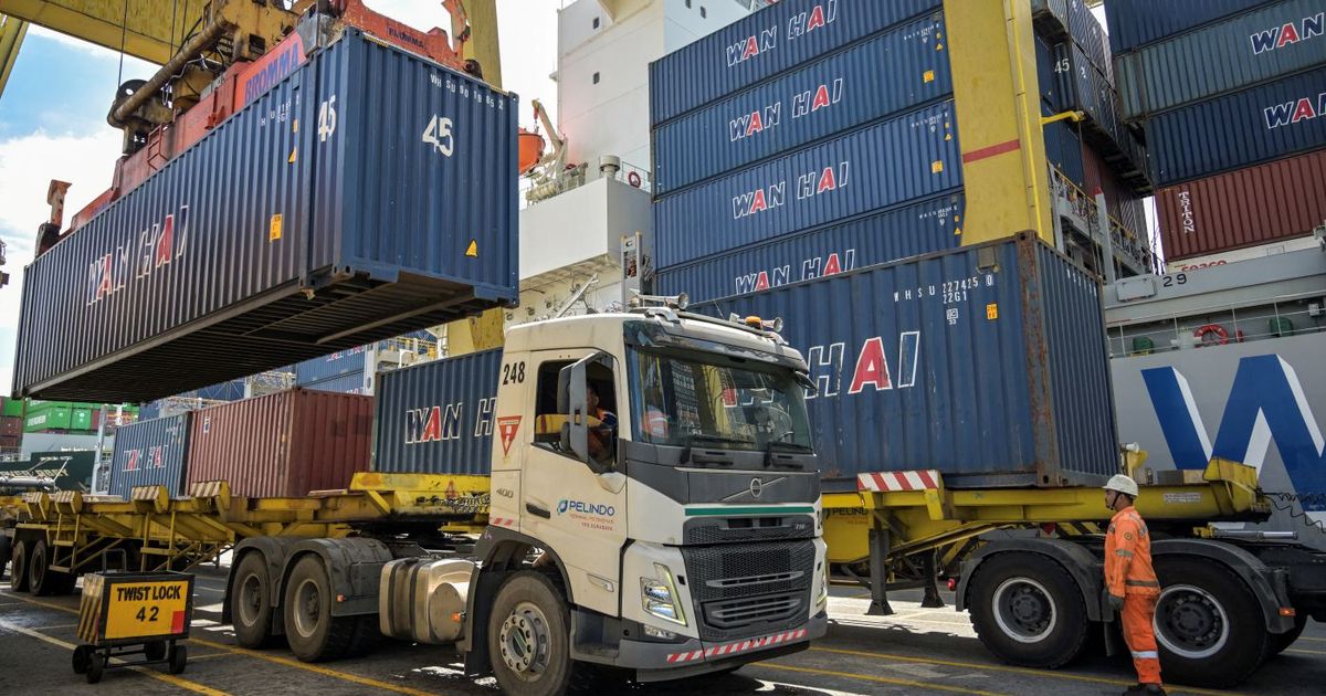 Déficit comercial de EEUU se reduce de forma considerable