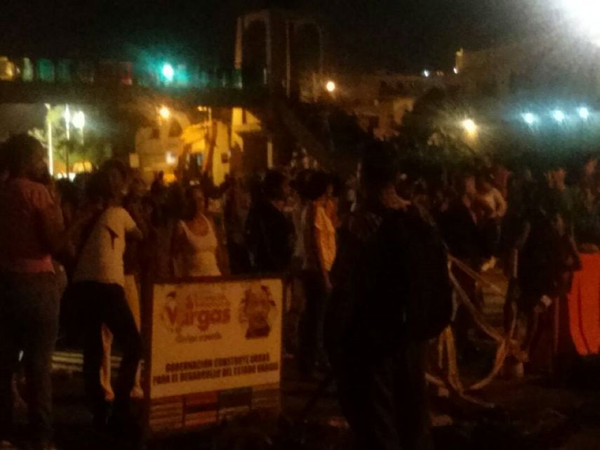 En Guanape (Vargas) las personas se congregaron para reclamar falta de comida y respuestas por parte de los Comités Locales de Abastecimiento y Producción (CLAP).