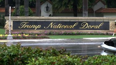 Foto de archivo fechada el 2 de junio de 2017 tomada de una captura de video donde se ve la entrada del Trump National Doral, en el suroeste de Florida.