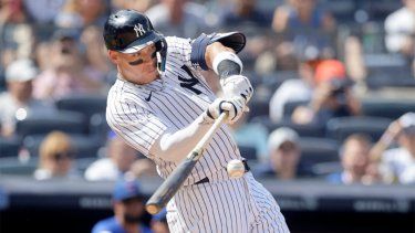 Aaron Judge #99 de los Yanquis de Nueva York conecta su jonrón de dos carreras en la novena entrada contra los Cachorros de Chicago en el Yankee Stadium el 12 de julio de 2025 en la ciudad de Nueva York.&nbsp;