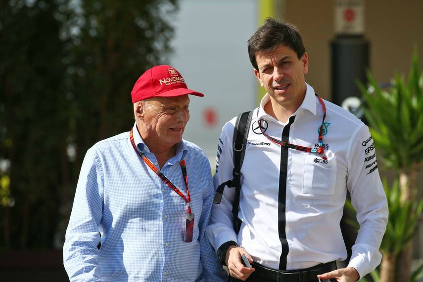 Niki Lauda (izquierda) y Toto Wolff (derecha) son los encargados de buscar el sustituto de Nico Rosberg