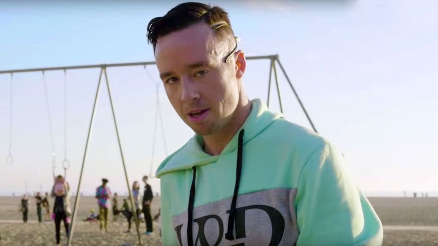 Según su equipo, McMurray se mantuvo en el ala hasta que fue demasiado tarde y no tuvo tiempo para accionar el paracaídas, por lo que tras la caída, falleció en el acto.