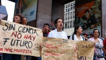 También protestó por incrementos salariales un grupo de docentes en el este de la capital venezolana y en el estado Sucre&nbsp;