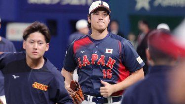 La estrella de los Dodgers de Los Ángeles, Shohei Ohtani (C), durante una práctica de la selección de Japón, el 26 de febrero de 2026.