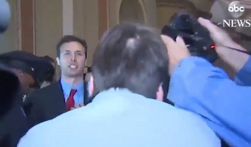 Ryan Clayton,&nbsp;residente en el estado de Virginia, fue detenido por la Policía del Capitolio y acusado de conducta ilegal.