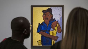 La exposición The Harlem Renaissance and Transatlantic Modernism da una idea de la vida cotidiana de los nuevos barrios negros como Harlem en Nueva York y el South Side de Chicago en los años 1920-1940 que surgieron de la Gran Migración.