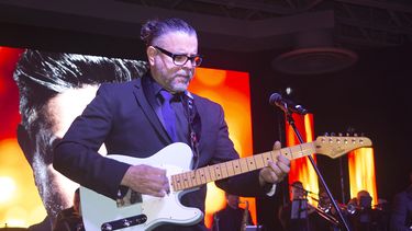 Los invitados disfrutaron de m&uacute;sica en vivo con el cantante&nbsp;Luis Enrique.