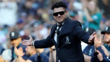 Félix Hernández reacciona durante la Ceremonia de Retiro del Número Ichiro antes del partido contra los Rays de Tampa Bay en el T-Mobile Park el 9 de agosto de 2025 en Seattle, Washington.&nbsp;