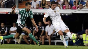 James fue el protagonista al marcar dos tantos y dar un pase para otro. (EFE)