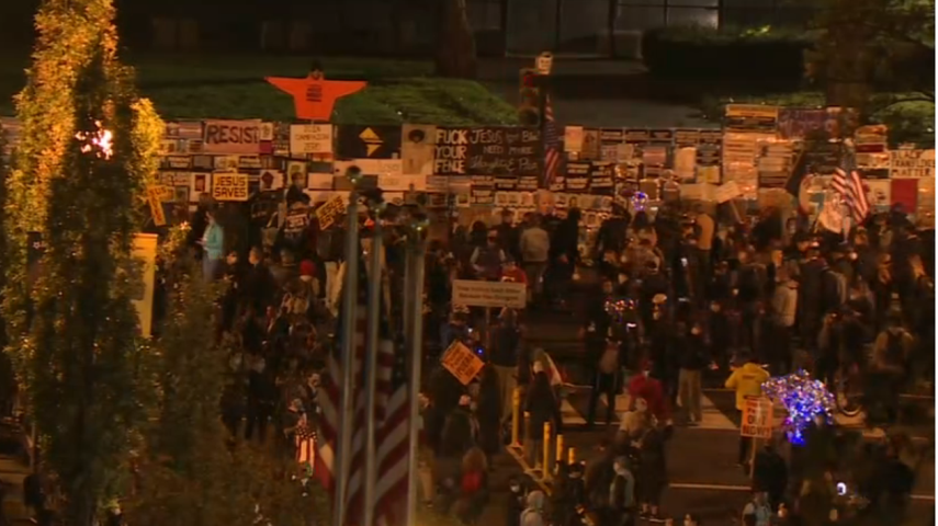 La Policía dispersó una escaramuza entre varios manifestantes en la Black Lives Matter Plaza de Washington D.C.
