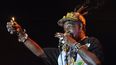 En esta foto de archivo tomada el 17 de agosto de 2008, el músico jamaicano de 72 años Lee Scratch Perry y su banda de reggae actúan en el escenario mundial en la isla Hajogyar (Astillero) en Budapest el último día del festival Sziget de una semana de duración en Budapest.