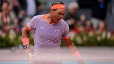 Rafael Nadal celebra tras ganar un punto ante Pedro Cachín en el Abierto de Madrid, el lunes 29 de abril de 2024.