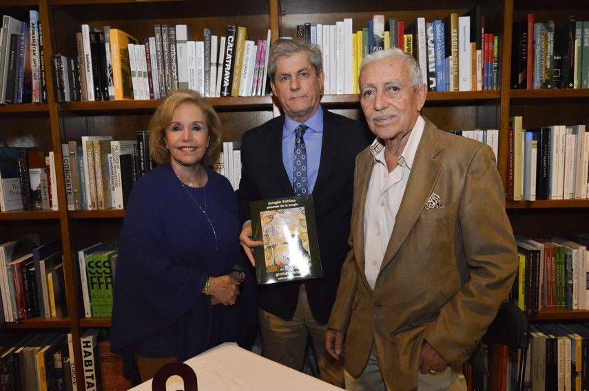 Aida Levitan y Eduardo Salinas, Cónsul General de Chile en Miami, junto a Gustavo Novoa.