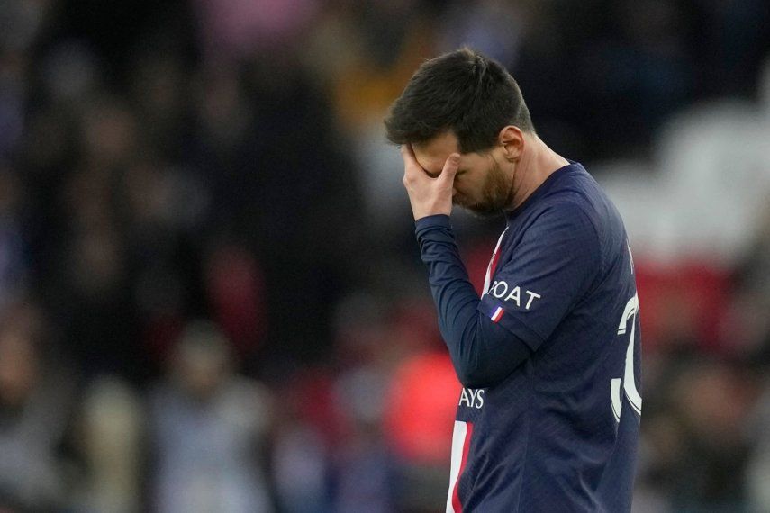 Lionel Messi, del París Saint-Germain, reacciona durante los últimos minutos del partido contra Rennes en la liga francesa, el domingo 19 de marzo de 2023, en París.&nbsp;