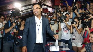 Bartomeu al momento de ejercer su derecho al voto (EFE)
