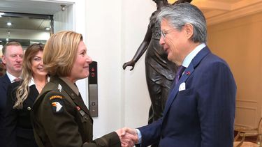 La jefa del Comando Sur de Estados Unidos (EEUU), general Laura Richardson, y el presidente de Ecuador, Guillermo Lasso.