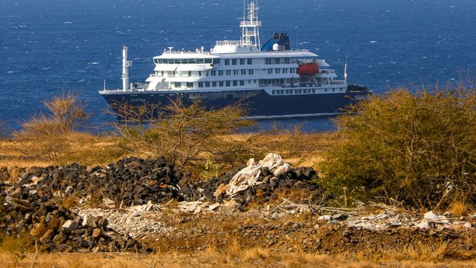Una primera hipótesis apunta a que el punto inicial de contaminación fue en Argentina, donde se embarcaron personas que luego enfermarían (EFE)