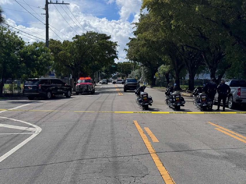 Un fuerte operativo policial se desarrolla desde alrededor de las 7 de la mañana de este jueves en el vecindario de Allapattah.