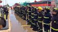 Personal de #bomberosdechile&nbsp;apostado en el Aeropuerto de Santiago rinde un minuto de silencio por el primer mártir en los incendios forestales.