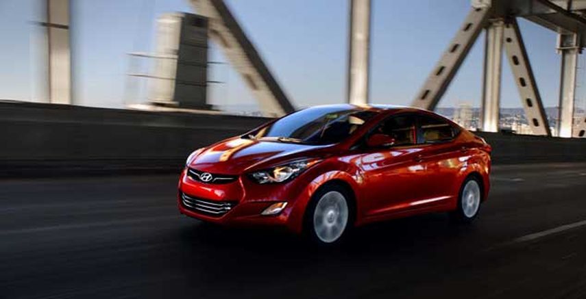 Hyundai Elantra ofrece un amplio espacio de carga. También eclipsa a sus compañeros de clase con una lista de características interiores, que solo estarían en un auto más caro.