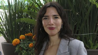 La directora mexicana Lila Avilés posa para un retrato durante una entrevista sobre su película Tótem en el Festival Internacional de Cine de Morelia en Morelia, México, el miércoles 25 de octubre de 2023.