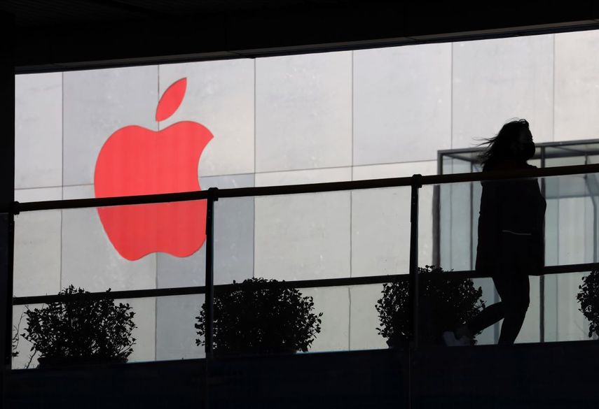 Foto de archivo, 6 de diciembre de 2018, del logo de Apple en Pek&iacute;n.