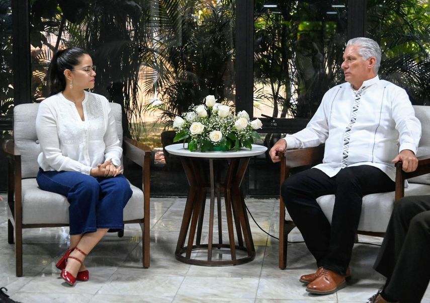 El partido mexicano Morena, actualmente en el poder, formalizó un acuerdo con el Partido Comunista de Cuba durante una visita oficial de su secretaria general, Carolina Rangel Gracida, a La Habana, en la que se reunió con el gobernante Miguel Díaz Canel.