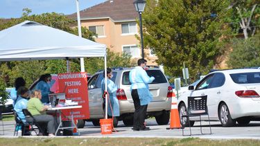 Un puesto m&oacute;vil para realizar pruebas de coronavirus fue abierto en el suroeste de Miami-Dade.
