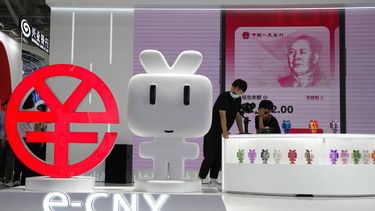 Un kiosco para promover la versión digital del yuan chino en Pekín. &nbsp;