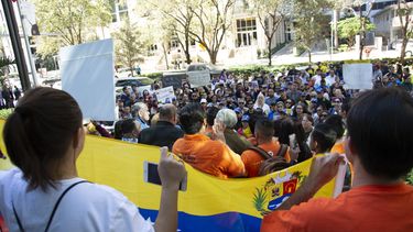 Protesta frente a la sede del Consulado de Venezuela en Brickel Av en Miami, contra la toma de posesión de Nicolás Maduro.&nbsp;
