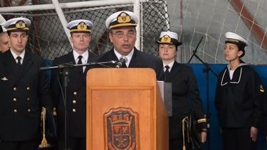 Luis Enrique Lopez Mazzeo, al centro, uno de los oficiales desplazados de su cargo.