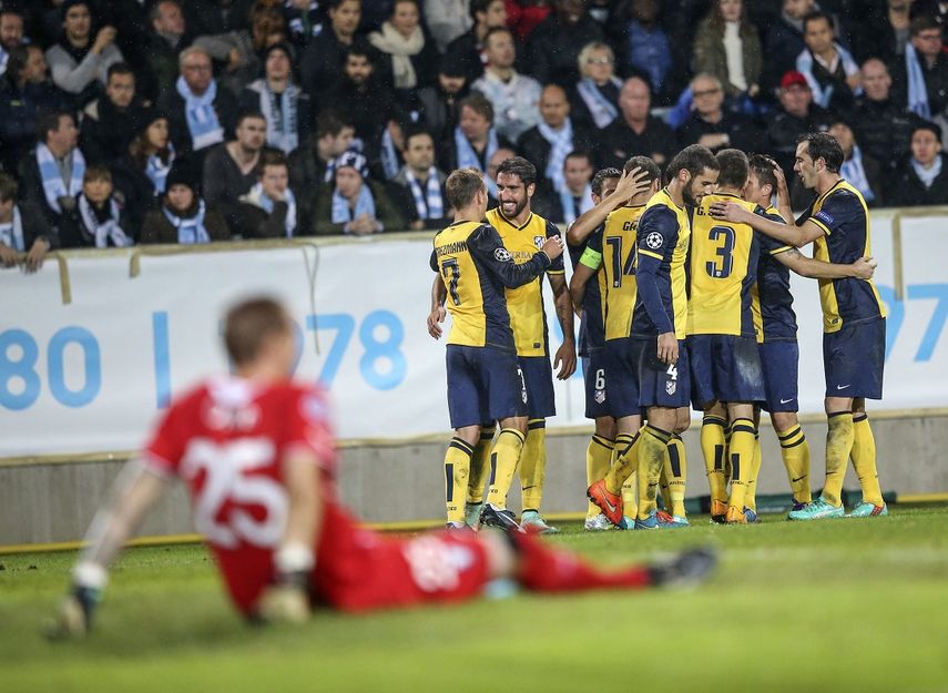 Con un contundente 2-0 superó al Malmo y se perfila como serio candidato para ganar la competencia