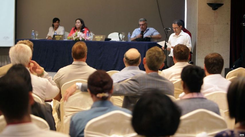 Empresarios de Ohio se reúnen con representantes de diferentes empresas cubanas. (EFE)