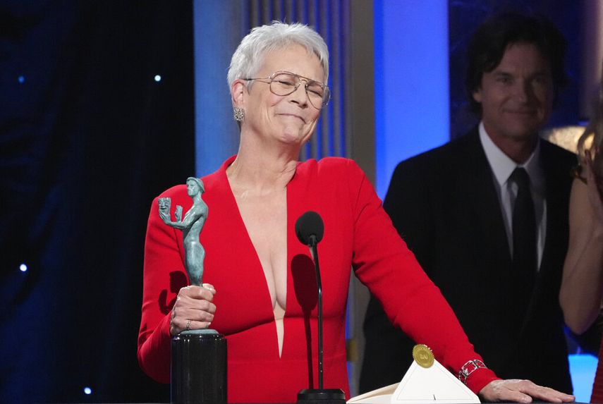 Jamie Lee Curtis recibe el premio de mejor actriz de reparto por Everything Everywhere All at Once, uno de los momentos más memorables en la 29a entrega anual de los Premios del Sindicato de Actores de la Pantalla el 26 de febrero de 2023, en el hotel Fairmont Century Plaza en Los Ángeles.&nbsp;