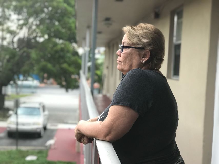 Frélida Vázquez medita sobre la mala experiencia que le ha tocado vivir.