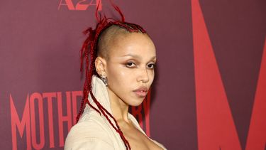 FKA twigs asistió al preestreno de Mother Mary de A24 en el cine Metrograph de Nueva York el 13 de abril de 2026.