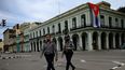 Policías al servicio del régimen caminan cerca del Capitolio de La Habana, el 15 de noviembre de 2021. Policías al servicio del régimen caminan cerca del Capitolio de La Habana, el 15 de noviembre de 2021.