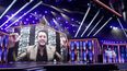 Luke Bryan aparece en pantalla para aceptar el premio al artista del año durante la 56 entrega anual de los Premios de la Academia de la Música Country, el domingo 18 de abril de 2021 en el Grand Ole Opry en Nashville, Tennessee.