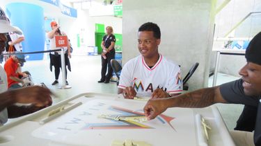 Castro compartió con los aficionados de Miami en el Fan Fest celebrado el fin de semana.
